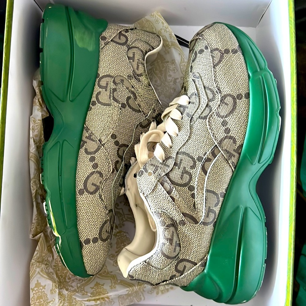 New in box womens size 39 Gucci sneakers ( box included)